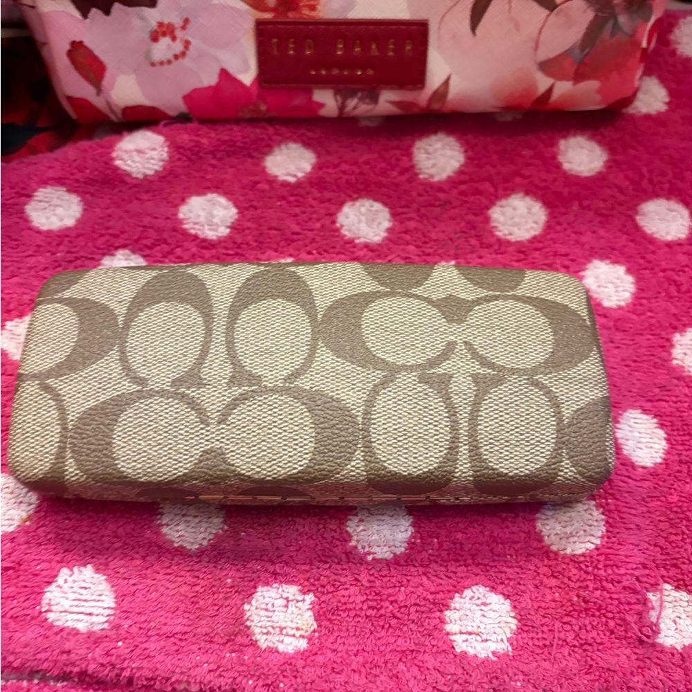 Coach Tan Signature eye glasses Clutch - Picture 2 of 3